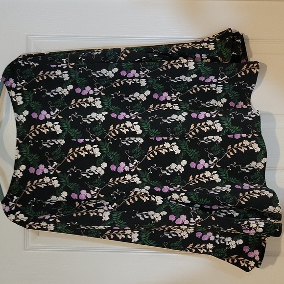 NWOT Beautiful Ann Taylor Floral Top - Picture 4 of 7